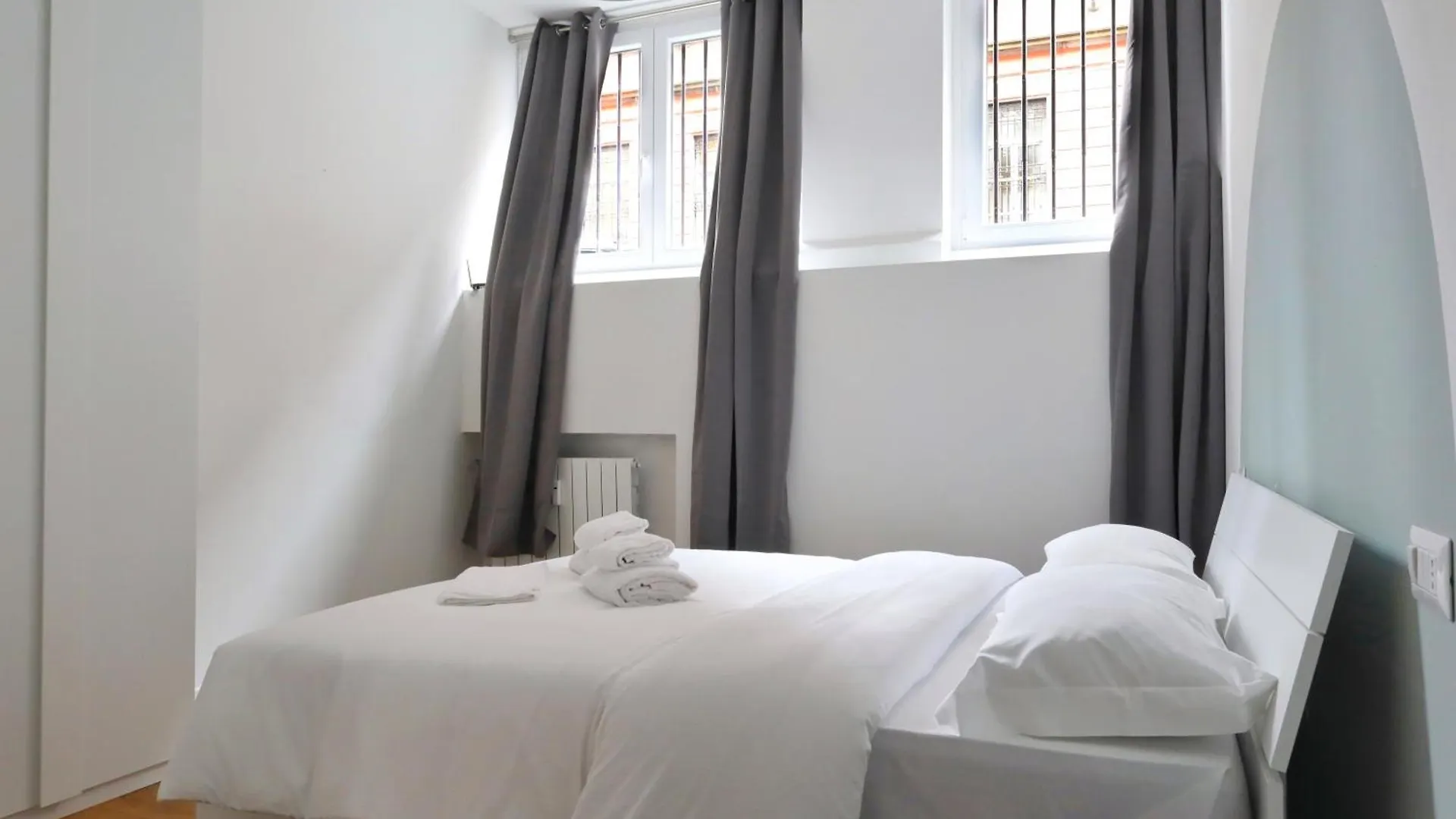 Milan Navigli Suite 0*,  Italy